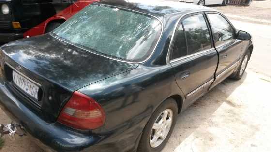 Hyundai sonata 1998 model in a very good running conditions