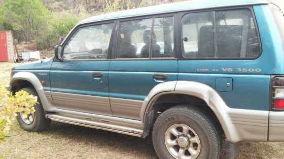 I am seling my pajero v6 3500  metalic blue automatic