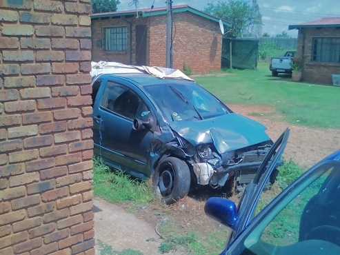 I039m selling accident damage car forR15000