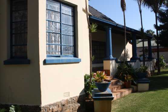 Ideal for office or studio in Riviera, Pretoria.Save,secure surrounded by beautifull garden.