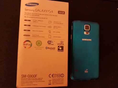 Immaculate samsung s5. Not a scratch. R3000.