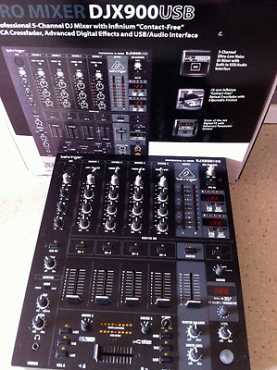 In mint condition complete proffessional sound system for sale...