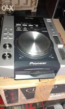 In Mint condition, Pioneer CDJ 200s with all cables and Plugs are up for sale...