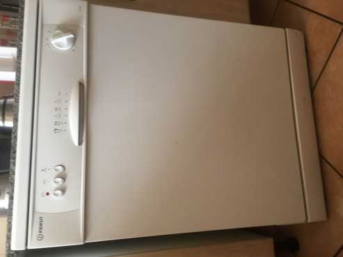 Indesit 18 place Dishwasher