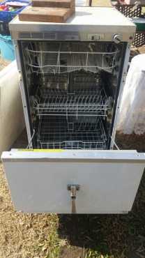 INDESIT DISHWASHER