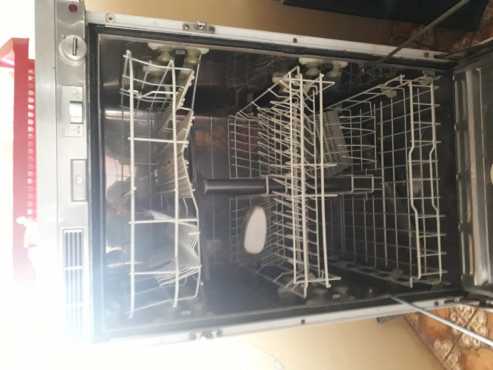 INDESIT DISHWASHER