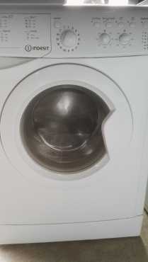 Indesit front loader 6kg for sale. Excellent condition. Almost new.