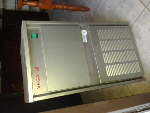 Industrial ice maker