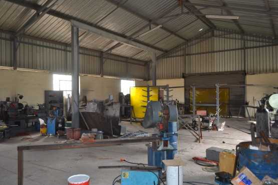 Industrial workshop with a party rental income if needed