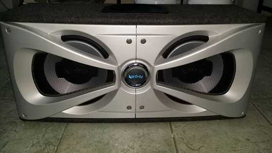 Infinity 12 duim subs in box met n infinity monoblock amp en n cap te koop