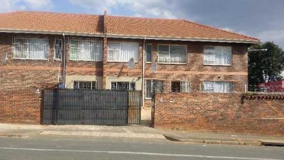 Inside  bedroom to let in Orange Grove