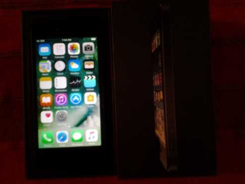 Iphone 5 in excellent condition with box and charger