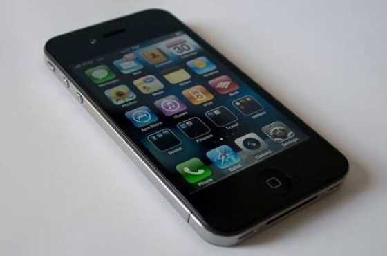 iPhone4 with 32gb for sell R1600