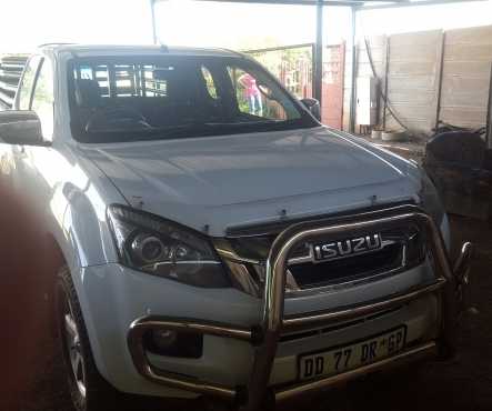 Isuzu 300LE Extended Cab 2014