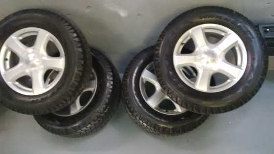 ISUZU bakkie 4x 17 mags with beand new 2556517 goodyear wrangler all terrain tyres