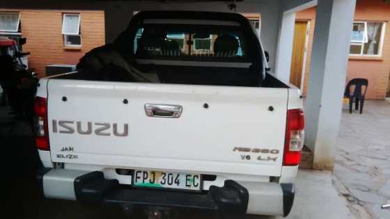 Isuzu bakkie great condition 3l V6