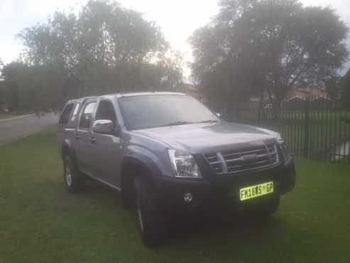 isuzu kb 240LE 2013 with canopy