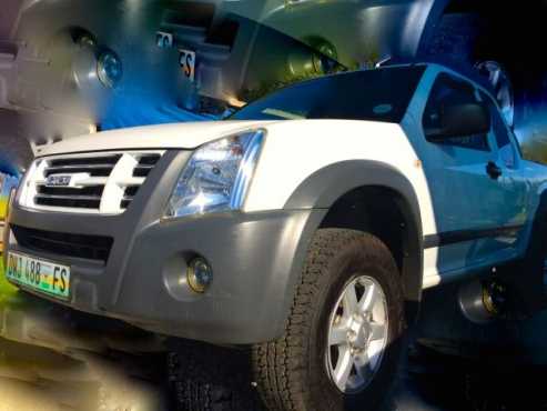 Isuzu KB 250D-Teq Extended cab LE 2010