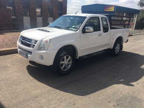 Isuzu KB 3000 Dteq club cab diesel car for sale