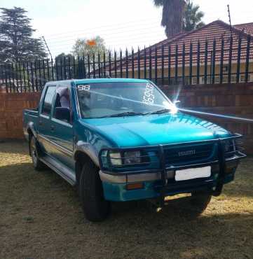 Isuzu kb 320 v6 DC - 1998 Model