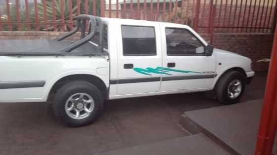 Isuzu KB250d DC bakkie 2000 Model