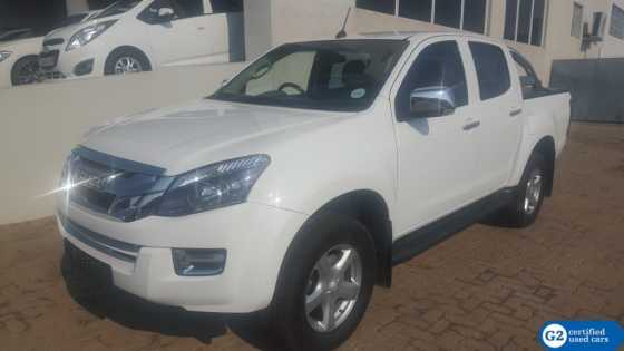 Isuzu KB300D-teq LX 2016 with 6500km on clock
