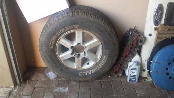 Isuzu mags with tyres