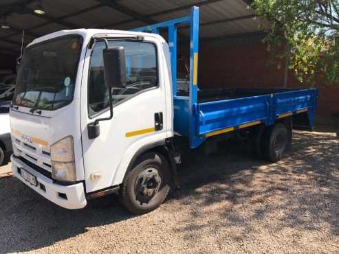 Isuzu NPR300 2013 model