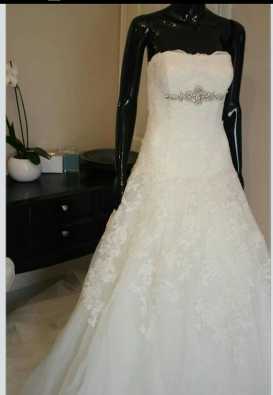 Ivory lace wedding dress