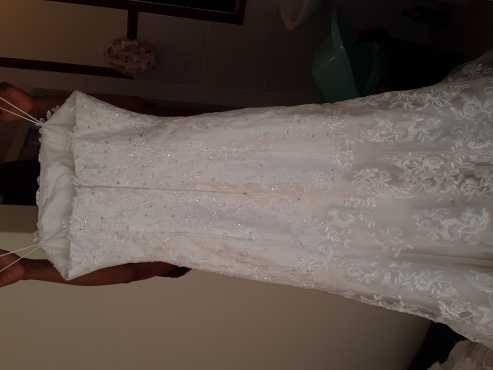 IVORY WEDDING DRESS