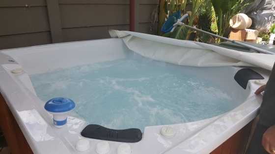 Jacuzi for sale like new