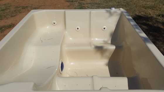 Jacuzzi 6 Seater with pumps heater and light