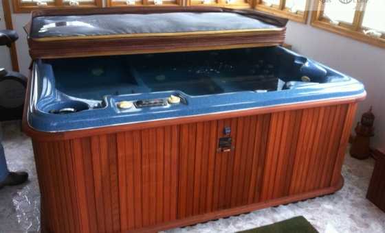 Jacuzzi -8 Seater with Heat Pump