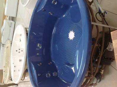 Jacuzzi baths TO CLEAR Urgent sale