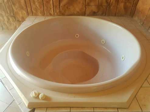 Jacuzzi for sale (motor not working).
