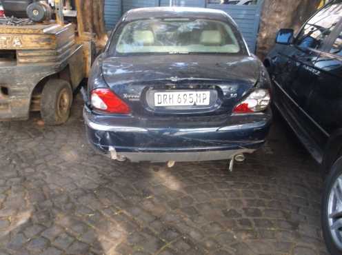 Jaguar X Type 3.0 V6 stripped for spares