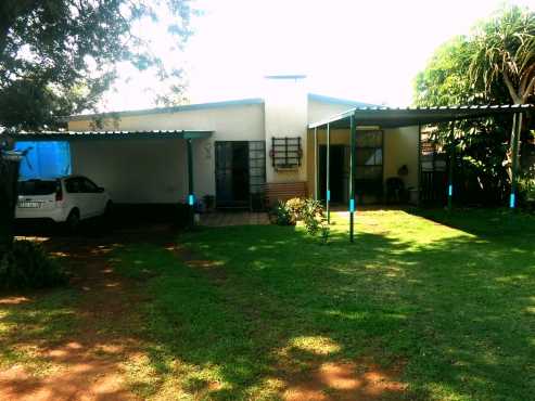 Jan Niemand Park, Pretoria - Two bedroom house with bachelor039s flat for sale, R720,000.00