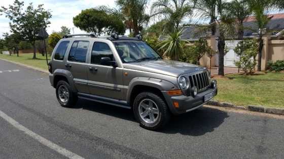 JEEP CHEROKEE CRD 2.8 TURBO DIESEL  RENAGADE AUTOMATIC  0392005  MODEL