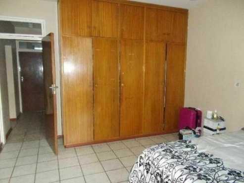 JEPPESTOWN near Ellis Park Stadium 1bed, bath, kitchen, lounge, Rental R2750