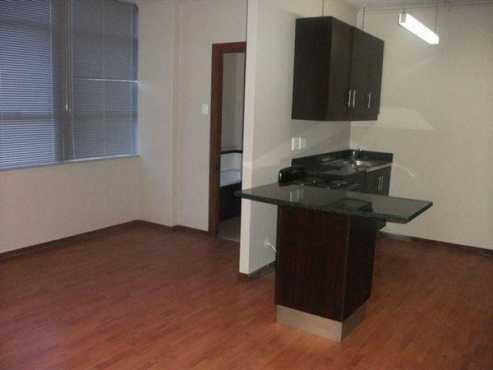 JHB CBD Fashion Lofts open plan bachelor flat to let for R2900