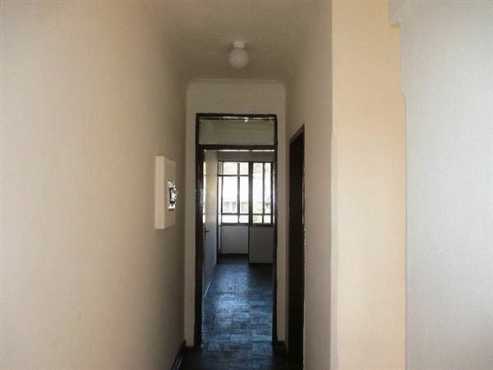 JHB CBD Ghandi Square 2beds, Bathroom, kitchen, lounge, rental R3500