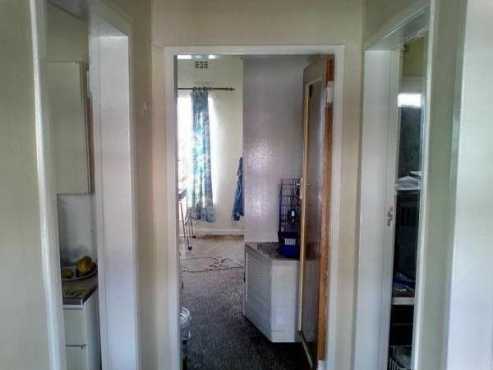 Jhb Cbd opposite Ghandi Square 1bed, bathroom, kitchen, lounge, Rental R2600