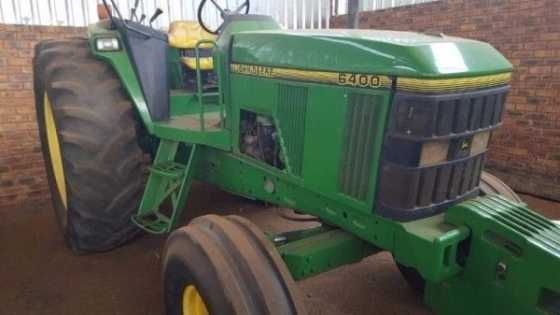 John Deere 6400 Trekker