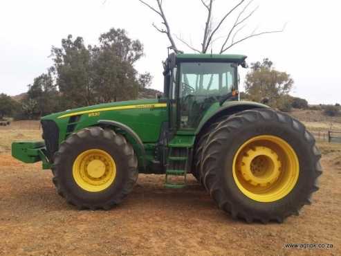 John Deere 8530