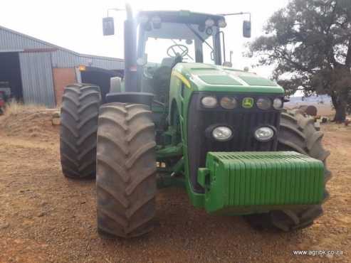 John Deere 8530