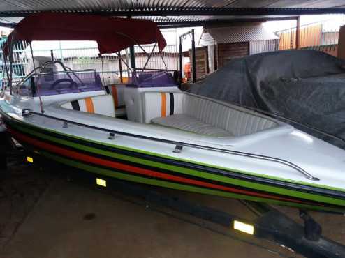 johnson 225 pleasure boat for sale R49900.00