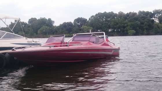 Jurgens X-taski 19ft 200hp Ski-Boat