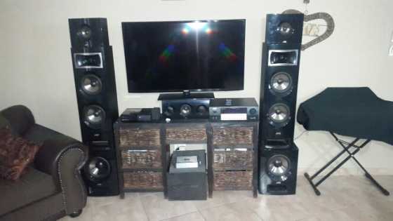 JVC 7.1 HI FI SYSTEM