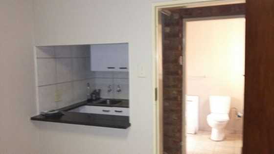 Kamer in Garsfontein te huur