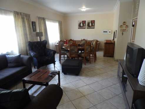 Kamers te huur, losieshuis kommune, studente akkommodasie verblyf Queenswood, Moot, Pretoria, Tuks